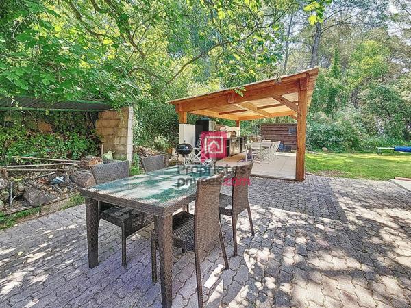 Villa de caractère- La Motte 9 pièces-226 m2- PISCINE- GARAGE