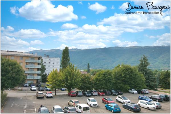 Appartement 3 pièces de 72 m2 avec 3 grands balcons, cave, garage et vue sur le Jura