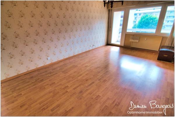 Appartement 3 pièces de 72 m2 avec 3 grands balcons, cave, garage et vue sur le Jura