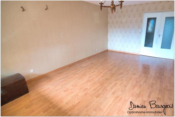 Appartement 3 pièces de 72 m2 avec 3 grands balcons, cave, garage et vue sur le Jura