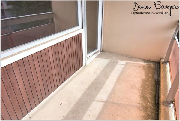 Appartement 3 pièces de 72 m2 avec 3 grands balcons, cave, garage et vue sur le Jura