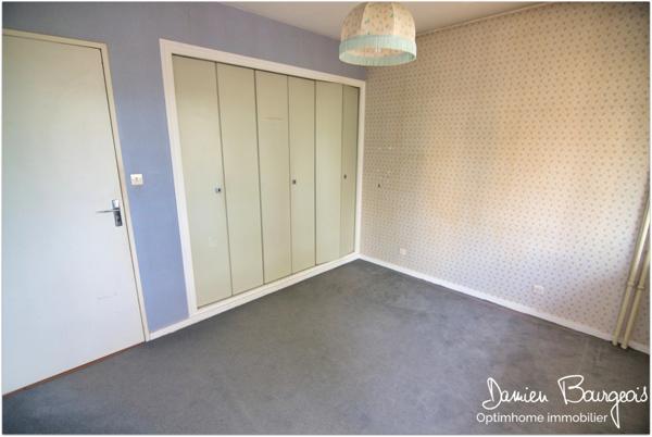 Appartement 3 pièces de 72 m2 avec 3 grands balcons, cave, garage et vue sur le Jura