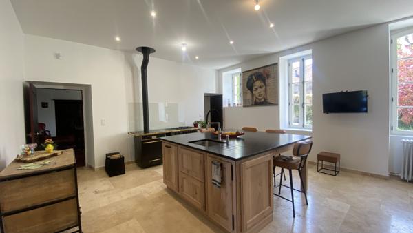 Chimilin (38490) Maison de 580m2 sur 13 234 m2 de terrain