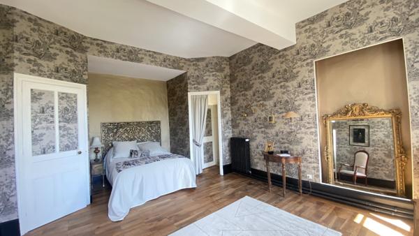 Chimilin (38490) Maison de 580m2 sur 13 234 m2 de terrain