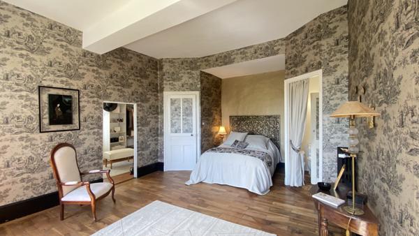 Chimilin (38490) Maison de 580m2 sur 13 234 m2 de terrain