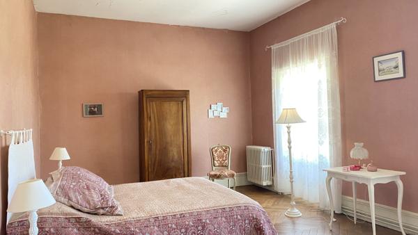 Chimilin (38490) Maison de 580m2 sur 13 234 m2 de terrain