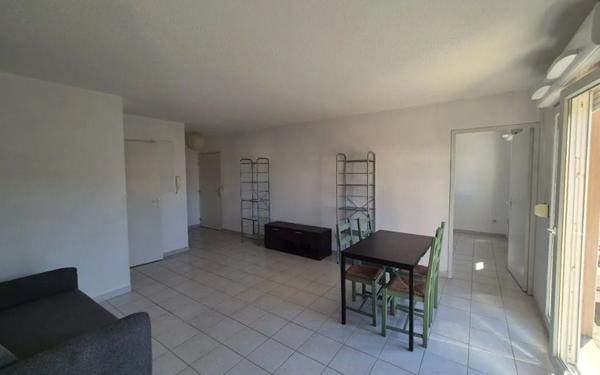 Appartement à louer    2 pièces • 55 m2 Pont-Saint-Esprit