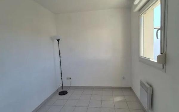 Appartement à louer    2 pièces • 55 m2 Pont-Saint-Esprit