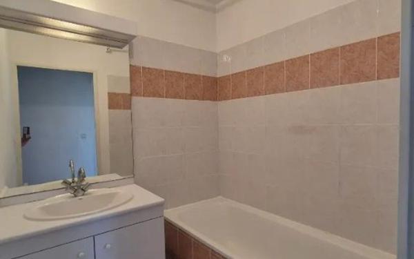 Appartement à louer    2 pièces • 55 m2 Pont-Saint-Esprit