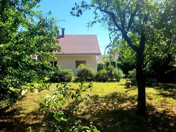 Jolie maison de 116m2 dans un écrin de verdure.
