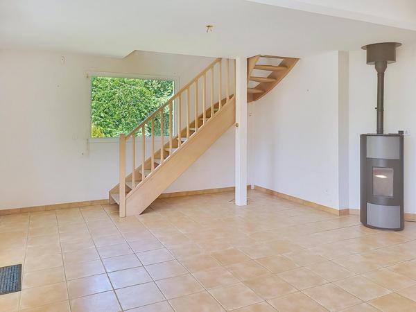 Jolie maison de 116m2 dans un écrin de verdure.