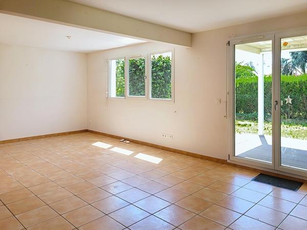 Jolie maison de 116m2 dans un écrin de verdure.