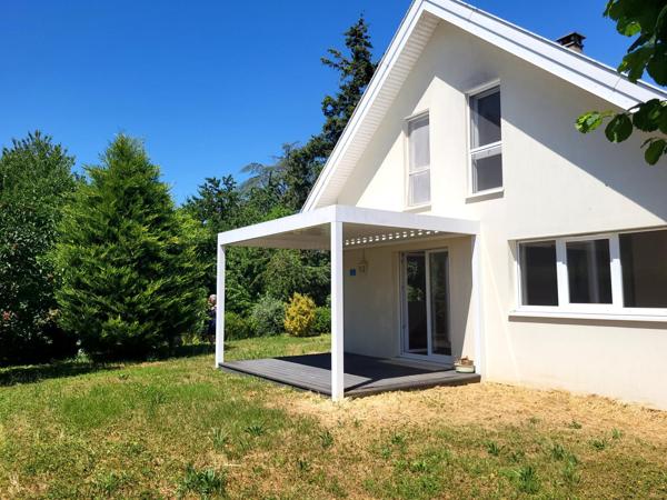 Jolie maison de 116m2 dans un écrin de verdure.
