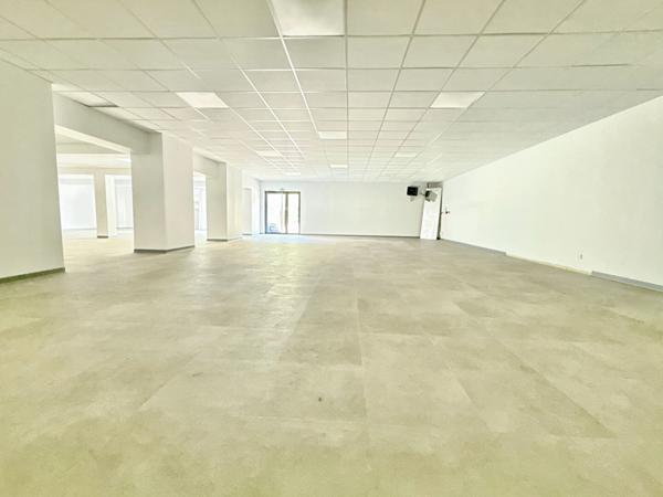 OPPORTUNITE RARE A TARASCON-SUR-ARIEGE : LOCAL COMMERCIAL 1 158 m² AVEC PARKIN PRIVE