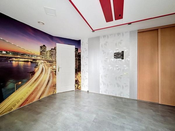 Vente                                                      Maison
                        
                     8 pièces                      201 m2                     à Yerres