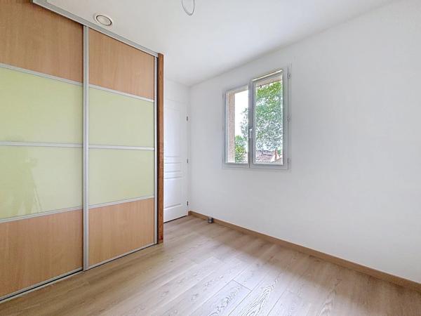 Vente                                                      Maison
                        
                     8 pièces                      201 m2                     à Yerres