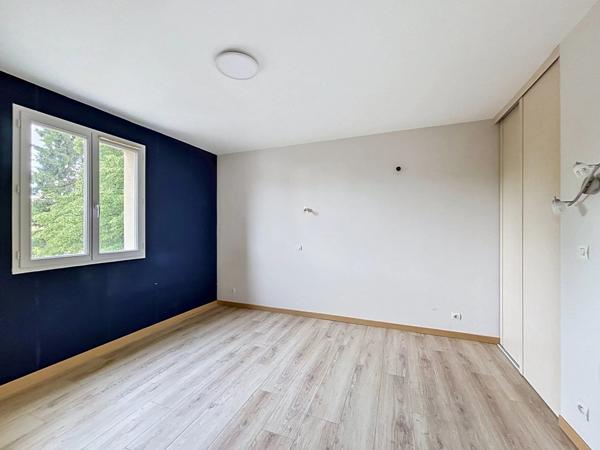 Vente                                                      Maison
                        
                     8 pièces                      201 m2                     à Yerres
