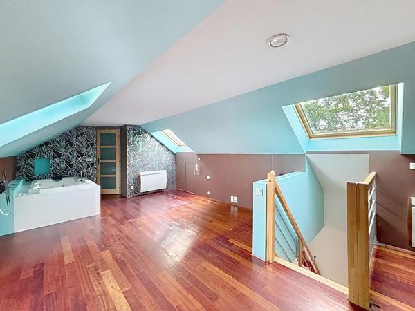 Vente                                                      Maison
                        
                     8 pièces                      201 m2                     à Yerres