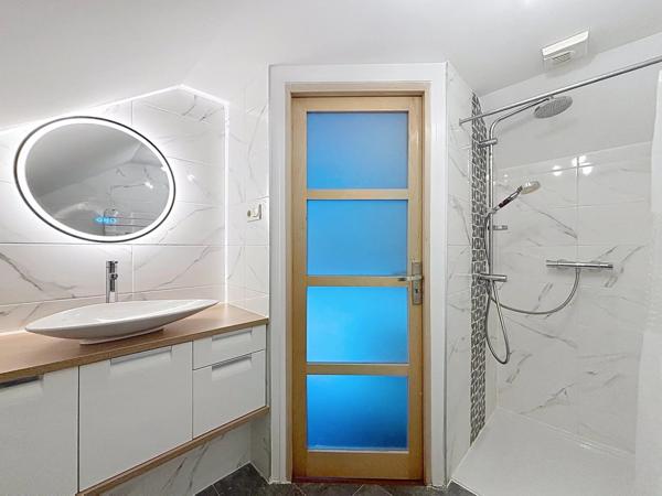 Vente                                                      Maison
                        
                     8 pièces                      201 m2                     à Yerres