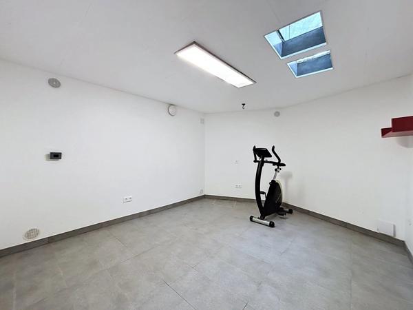 Vente                                                      Maison
                        
                     8 pièces                      201 m2                     à Yerres