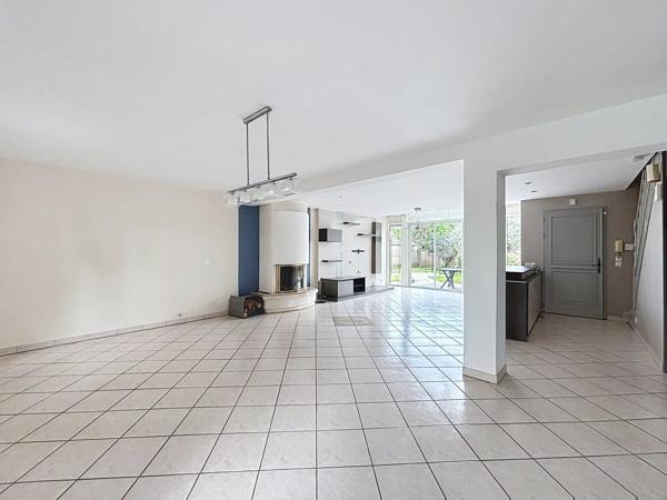 Vente                                                      Maison
                        
                     8 pièces                      201 m2                     à Yerres