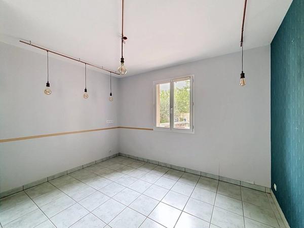 Vente                                                      Maison
                        
                     8 pièces                      201 m2                     à Yerres