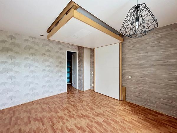 Vente                                                      Maison
                        
                     8 pièces                      201 m2                     à Yerres