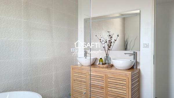 Villa contemporaine avec sous-sol et piscine