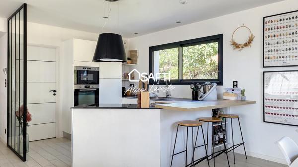 Villa contemporaine avec sous-sol et piscine