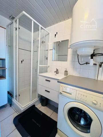 Exclusivité : Découvrez ce charmant appartement de type 2 idéalement situé à proximité du centre ville et de la plage.