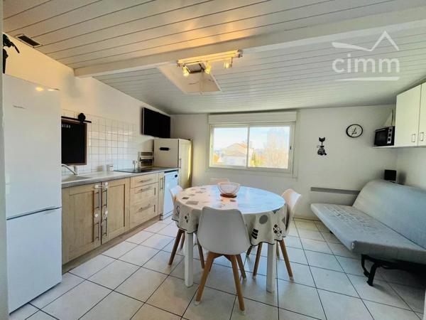 Exclusivité : Découvrez ce charmant appartement de type 2 idéalement situé à proximité du centre ville et de la plage.
