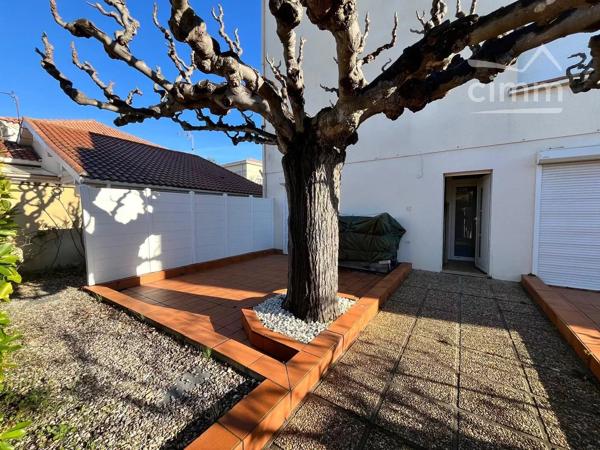 Exclusivité : Découvrez ce charmant appartement de type 2 idéalement situé à proximité du centre ville et de la plage.