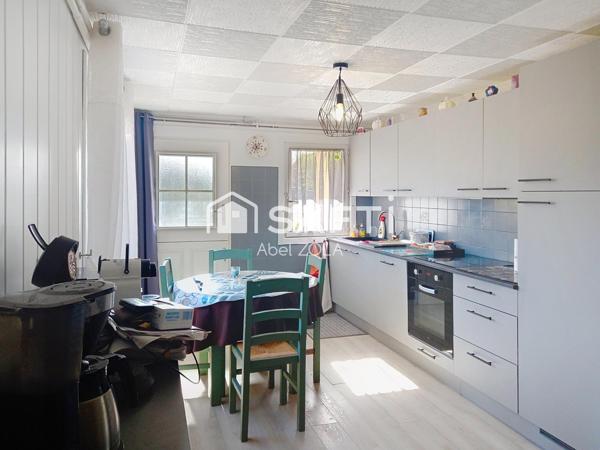 Belle maison 6 pièces avec un séjour, 4 chambres, un bureau, un garage et un jardin.