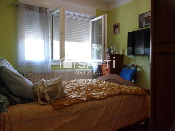 Belle maison 6 pièces avec un séjour, 4 chambres, un bureau, un garage et un jardin.