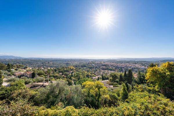 Magnifique Villa 514m² et 3410m² terrain Vence vue mer