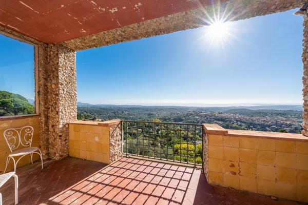 Magnifique Villa 514m² et 3410m² terrain Vence vue mer