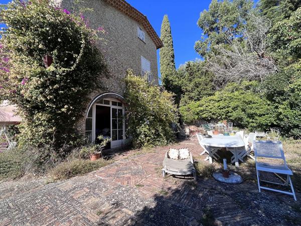 Magnifique Villa 514m² et 3410m² terrain Vence vue mer
