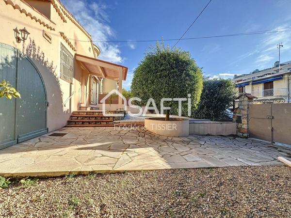 Le Cannet-Rocheville : Villa avec piscine au calme.