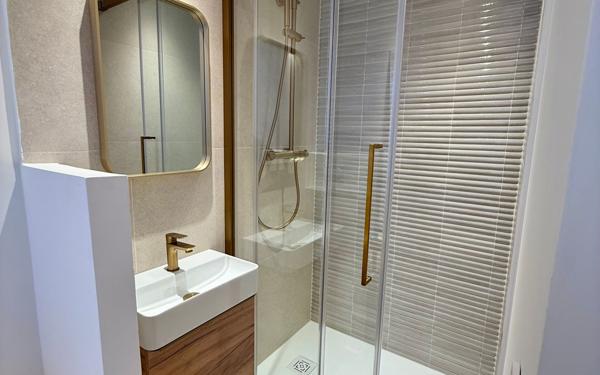 Appartement à vendre    3 pièces • 43 m2 Cannes