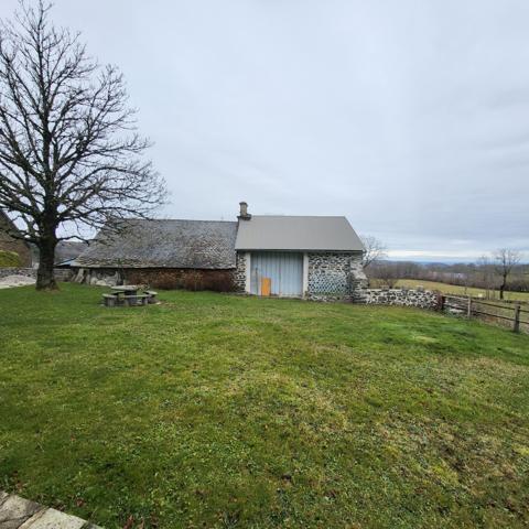 Bel ensemble immobilier Valette (15400)