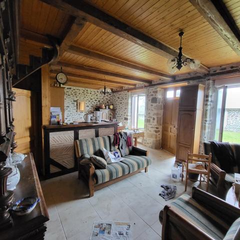 Bel ensemble immobilier Valette (15400)
