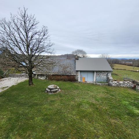 Bel ensemble immobilier Valette (15400)