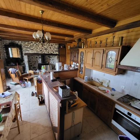 Bel ensemble immobilier Valette (15400)