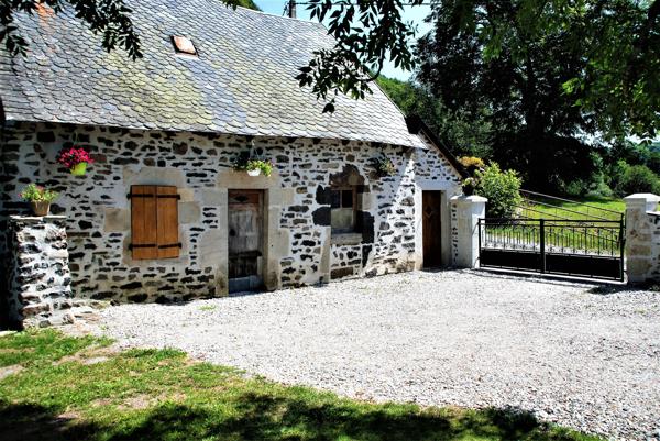 Bel ensemble immobilier Valette (15400)