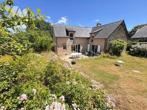 A vendre maison à Clohars-Carnoët (29) - LE POULDU

À seulement 5 minutes à pied de la mer, d...