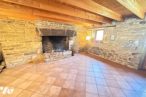 A vendre maison à Clohars-Carnoët (29) - LE POULDU

À seulement 5 minutes à pied de la mer, d...