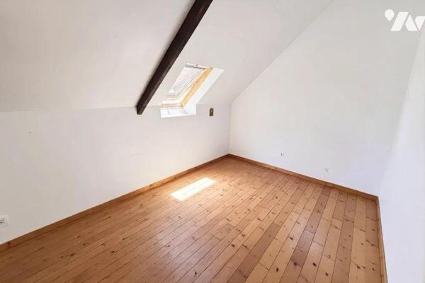 A vendre maison à Clohars-Carnoët (29) - LE POULDU

À seulement 5 minutes à pied de la mer, d...