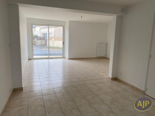 Location maison Vallet : 904 € - AJP Immobilier Clisson