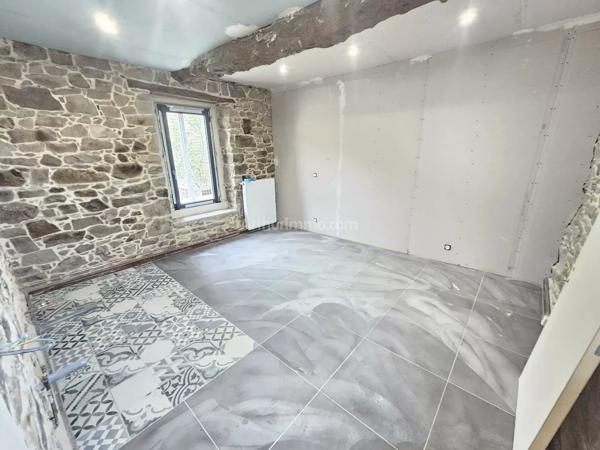 Vente                                                      Maison
                        
                     2 pièces                      46 m2                     à Guingamp