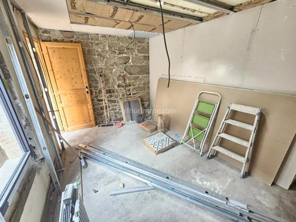 Vente                                                      Maison
                        
                     2 pièces                      46 m2                     à Guingamp